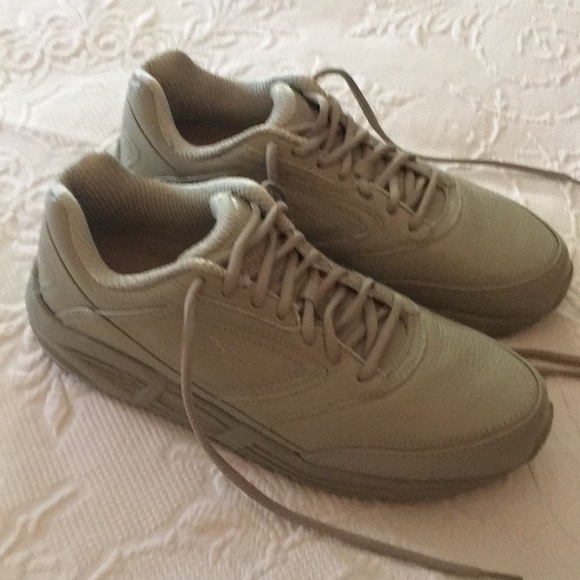 Shoes - Picture 3 of 4